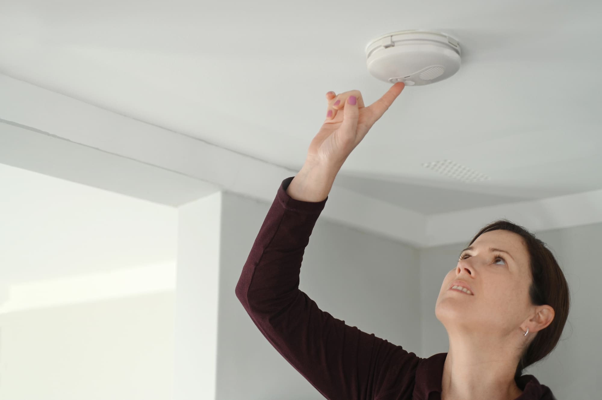 Smoke detector replacement services help homeowners unsure about their device's functionality