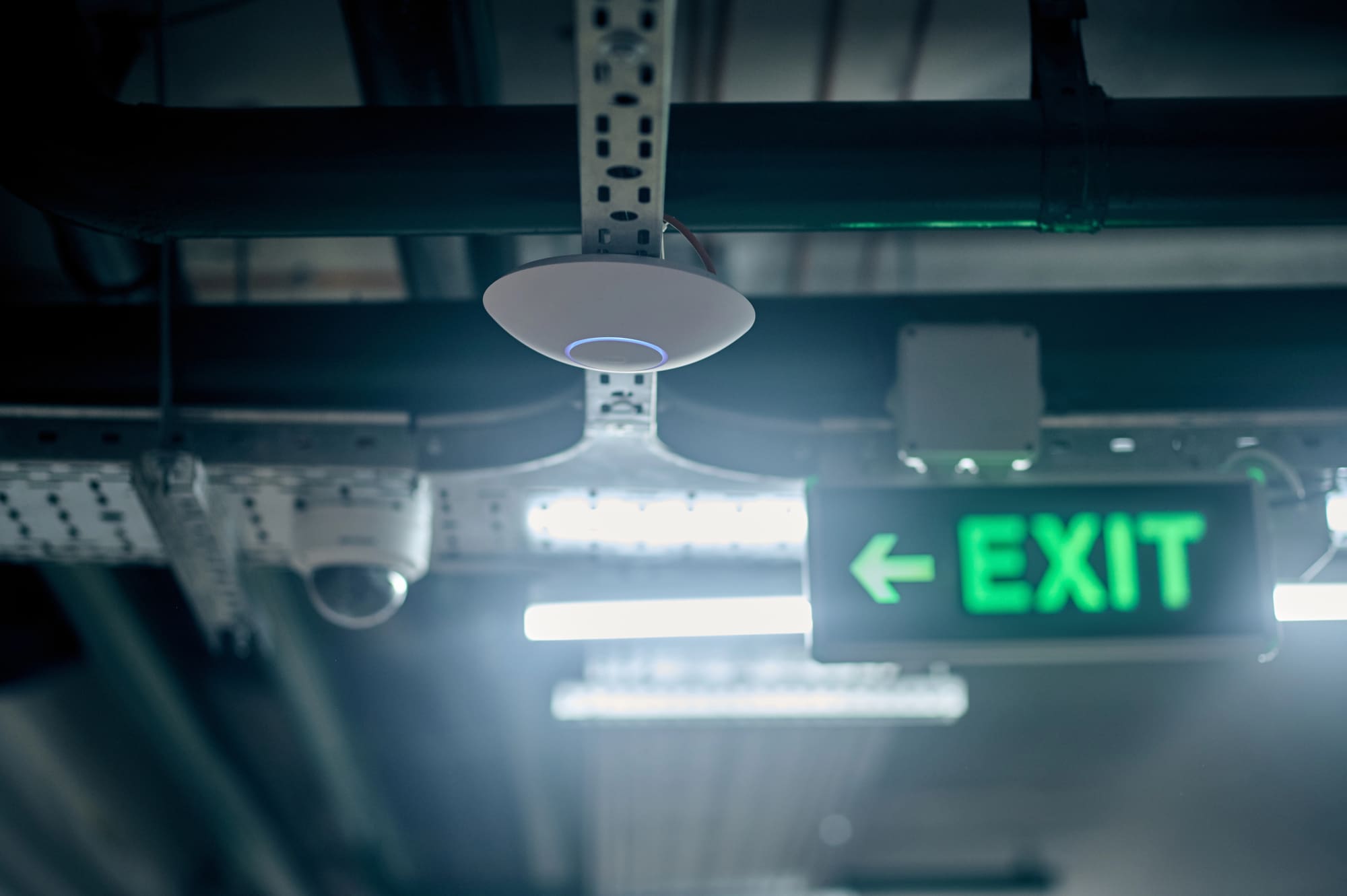 Fire detection device in a warehouse high-bay environment